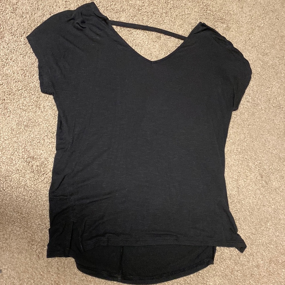 backless V-neck shirt